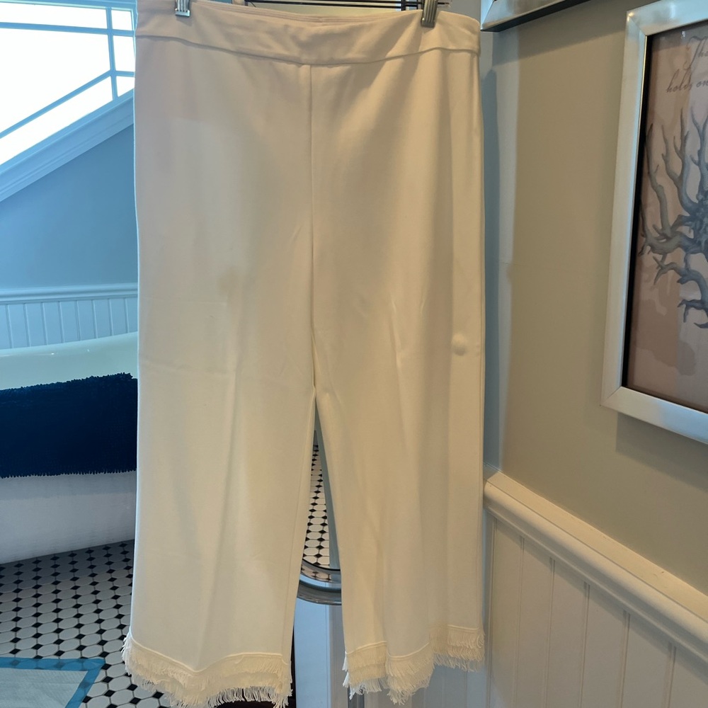 Lyses white wide leg fringe bottom ankle length pants excellent condition!